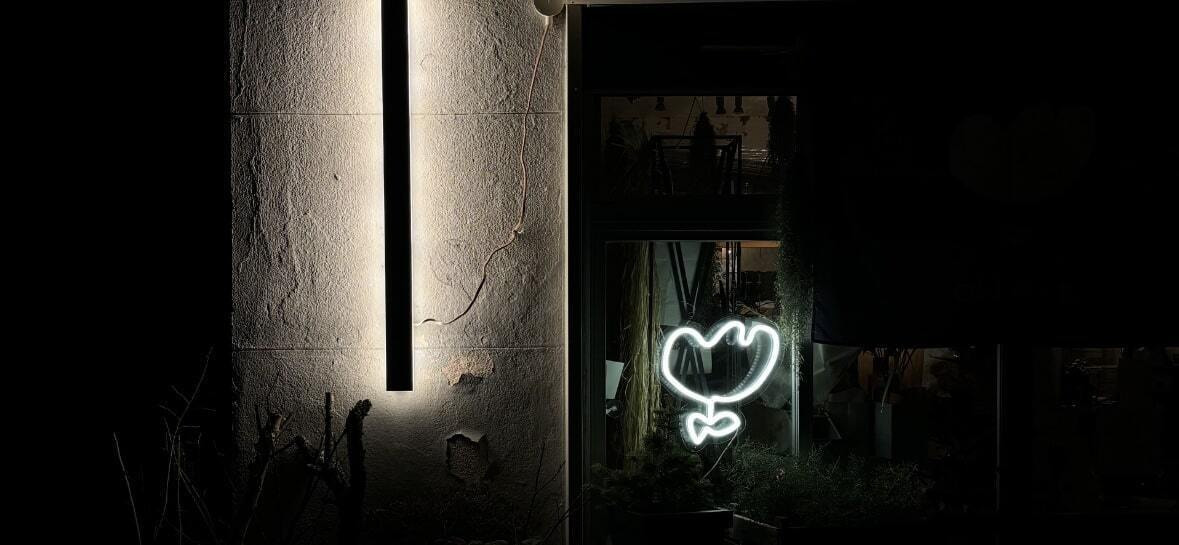 函館にある花屋 オブラート【oblaat】の店舗外観